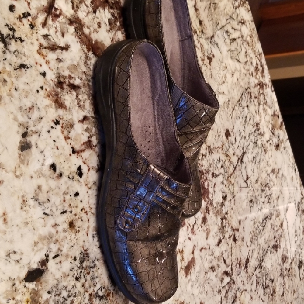 Shoes - Picture 2 of 3